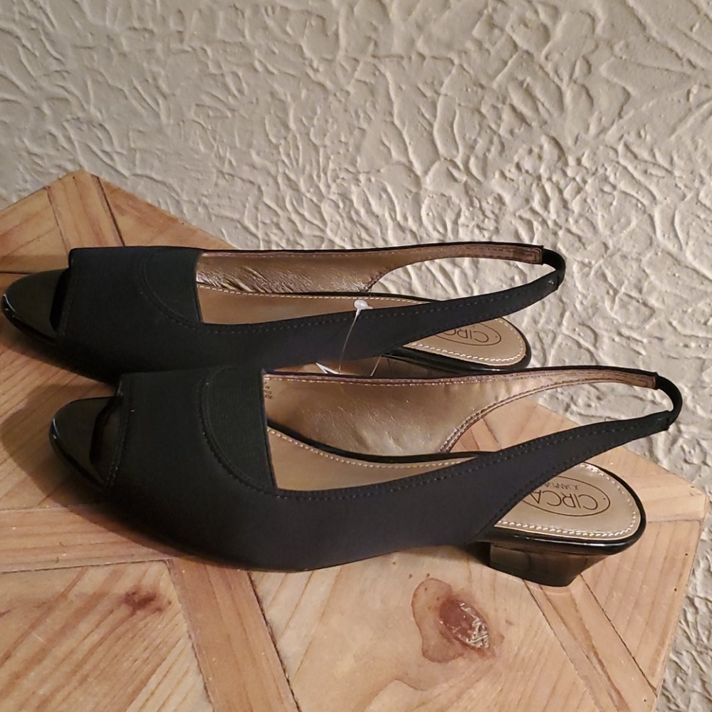 NWT sling back